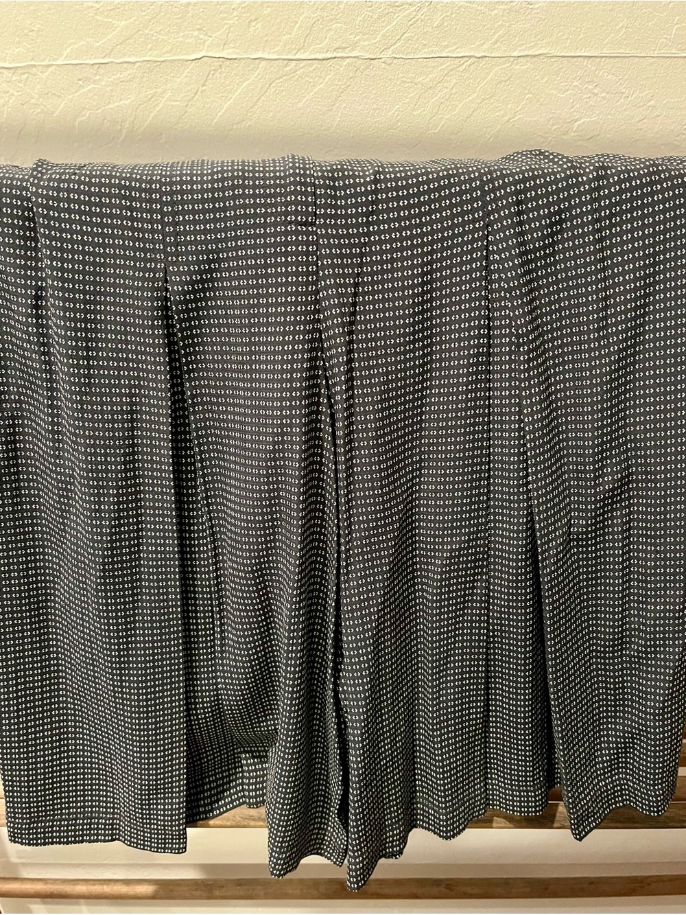 Bailey 44 Aubrey Pleated Wide Leg Bermuda Shorts Mini Geo Print Black White - Picture 6 of 10